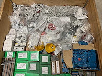 Partij installatiemateriaal - afbeelding 3 van  9
