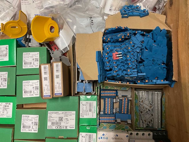 Partij installatiemateriaal - afbeelding 6 van  9