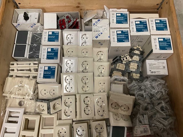 Partij installatiemateriaal - afbeelding 3 van  9