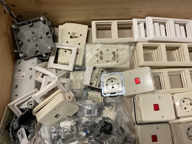 Partij installatiemateriaal - afbeelding 4 van  9