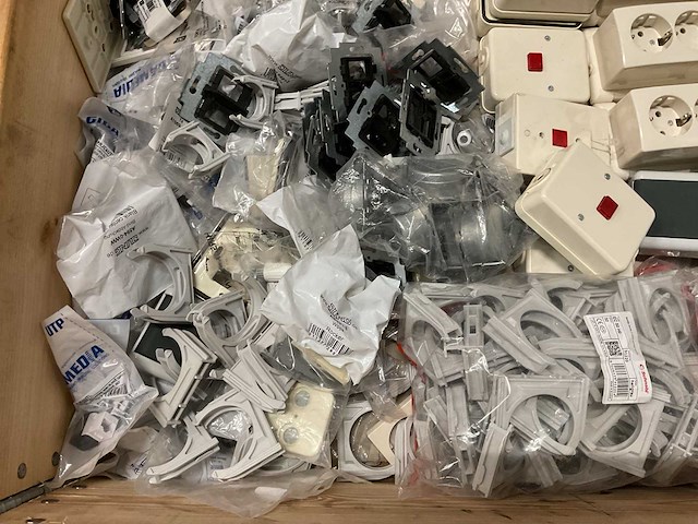 Partij installatiemateriaal - afbeelding 5 van  9