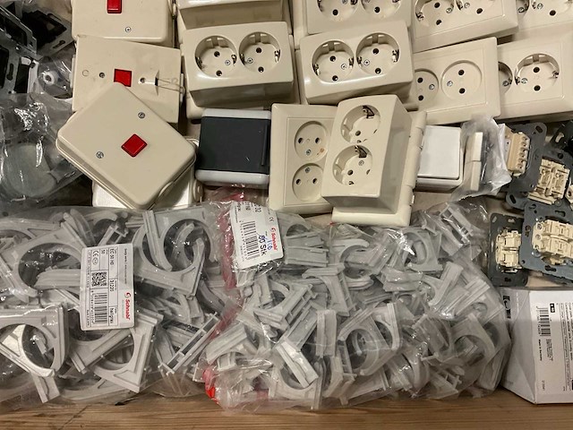 Partij installatiemateriaal - afbeelding 6 van  9