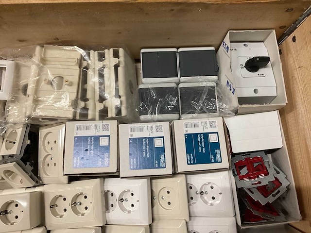 Partij installatiemateriaal - afbeelding 8 van  9