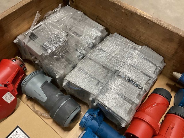 Partij installatiemateriaal - afbeelding 2 van  11