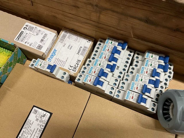 Partij installatiemateriaal - afbeelding 8 van  11