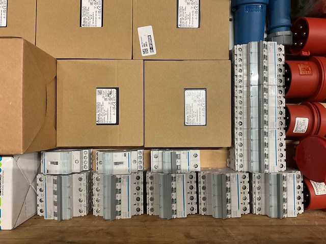 Partij installatiemateriaal - afbeelding 10 van  11