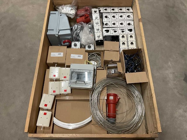 Partij installatiemateriaal - afbeelding 1 van  7