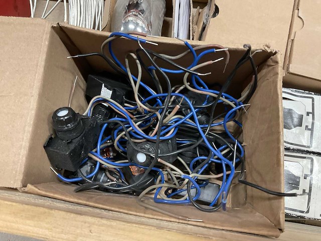 Partij installatiemateriaal - afbeelding 7 van  7