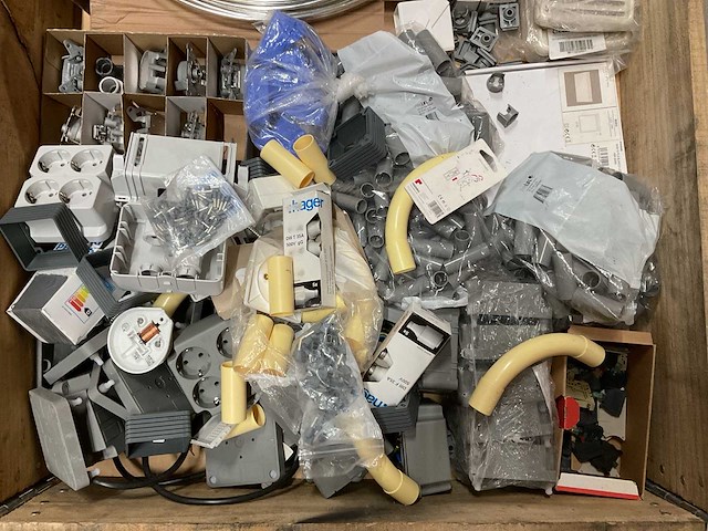 Partij installatiemateriaal - afbeelding 2 van  8