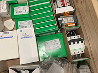 Partij installatiemateriaal - afbeelding 2 van  15