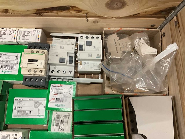 Partij installatiemateriaal - afbeelding 4 van  15