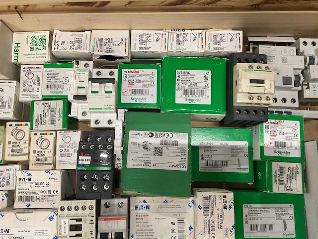 Partij installatiemateriaal - afbeelding 5 van  15