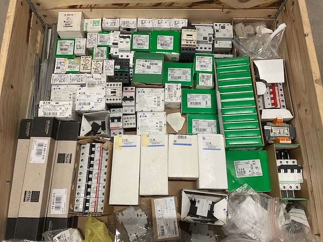 Partij installatiemateriaal - afbeelding 9 van  15