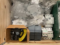 Partij installatiemateriaal - afbeelding 10 van  15