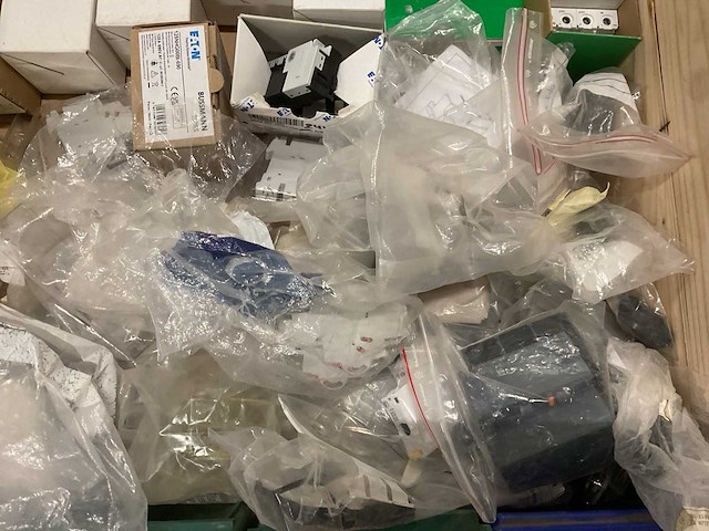 Partij installatiemateriaal - afbeelding 12 van  15