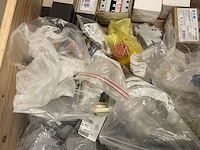 Partij installatiemateriaal - afbeelding 13 van  15