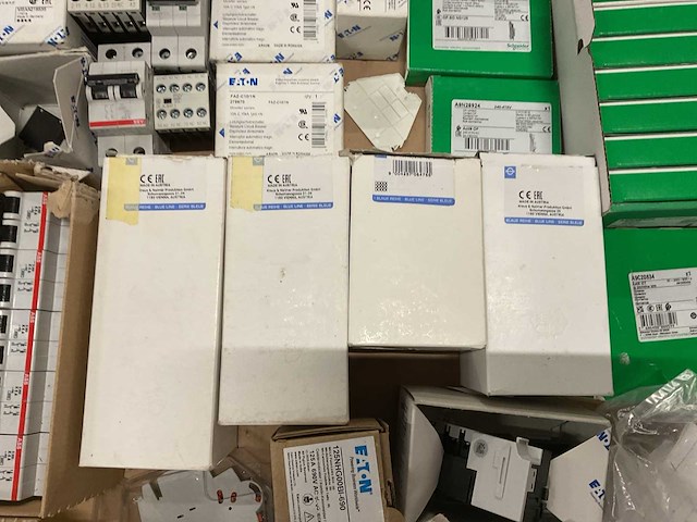 Partij installatiemateriaal - afbeelding 15 van  15