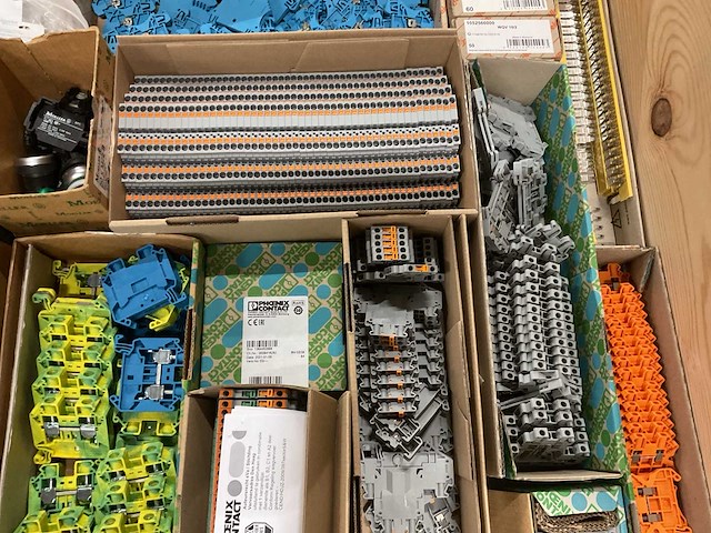 Partij installatiemateriaal - afbeelding 11 van  11