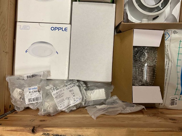 Partij installatiemateriaal - afbeelding 2 van  8