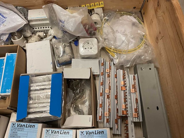 Partij installatiemateriaal - afbeelding 7 van  8