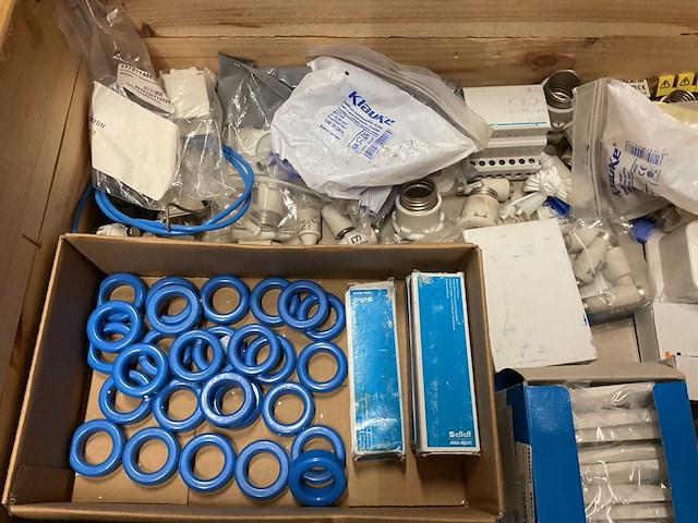 Partij installatiemateriaal - afbeelding 8 van  8