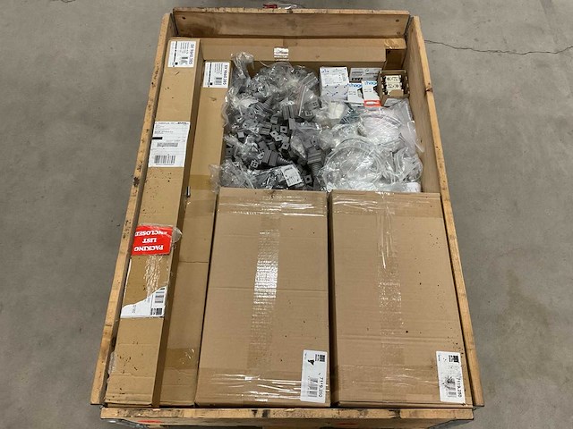 Partij installatiemateriaal - afbeelding 1 van  8