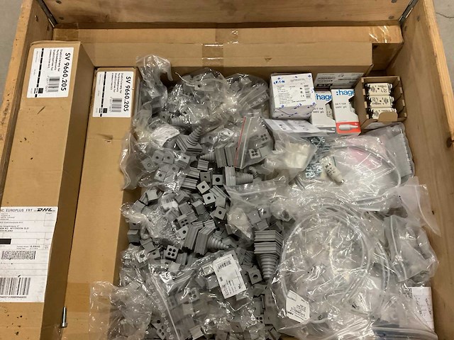 Partij installatiemateriaal - afbeelding 3 van  8