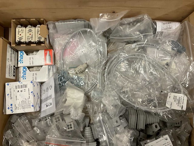 Partij installatiemateriaal - afbeelding 8 van  8