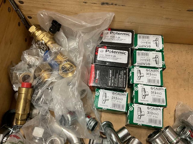 Partij installatiemateriaal - afbeelding 4 van  9