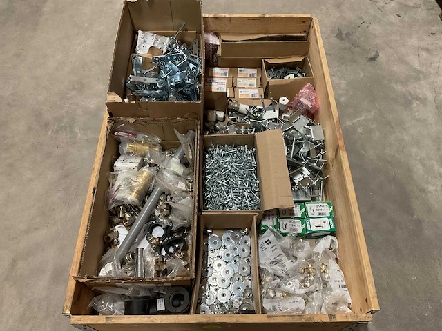 Partij installatiemateriaal - afbeelding 1 van  11