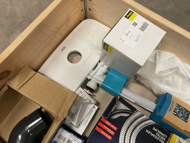 Partij installatiemateriaal - afbeelding 2 van  11