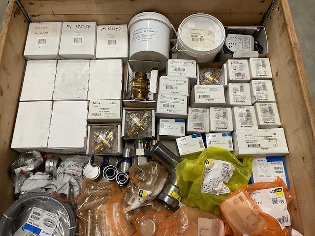 Partij installatiemateriaal - afbeelding 5 van  10