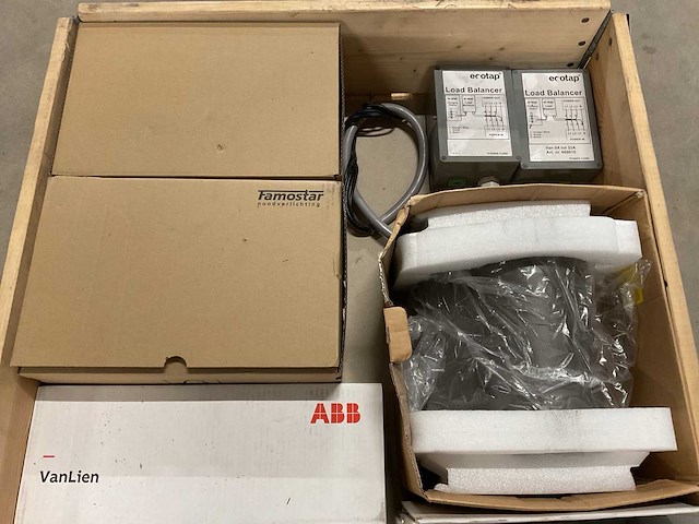 Partij installatiemateriaal - afbeelding 8 van  14