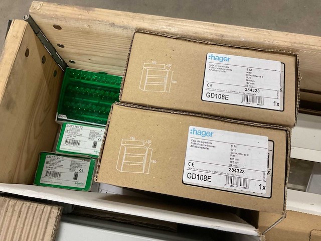 Partij installatiemateriaal - afbeelding 12 van  14