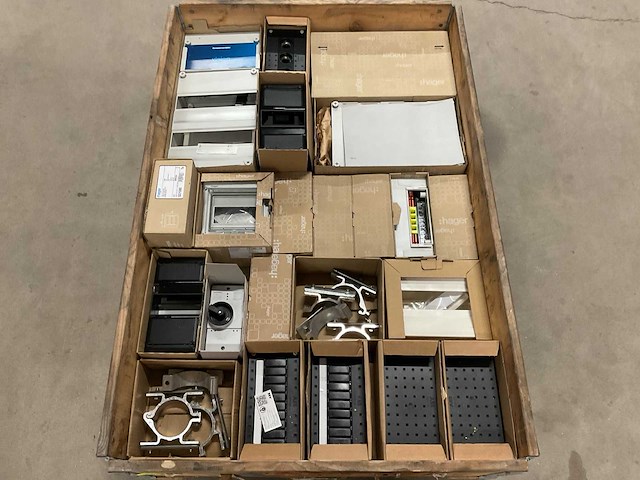 Partij installatiemateriaal - afbeelding 1 van  9