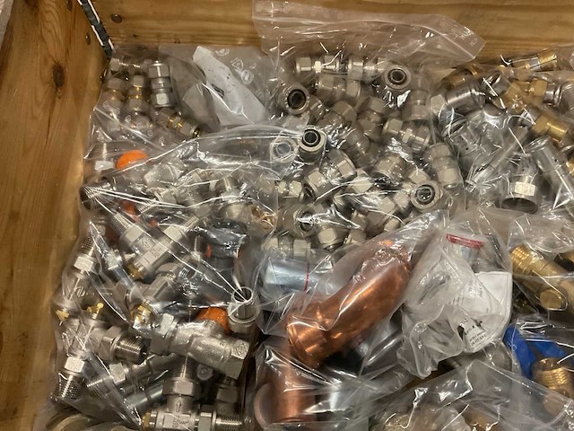 Partij installatiemateriaal - afbeelding 2 van  11