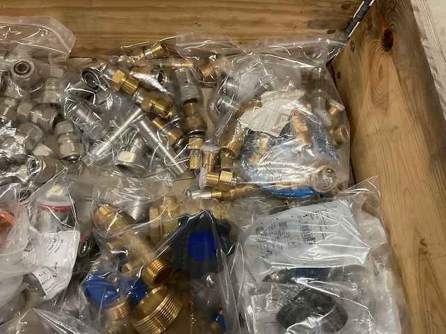 Partij installatiemateriaal - afbeelding 3 van  11