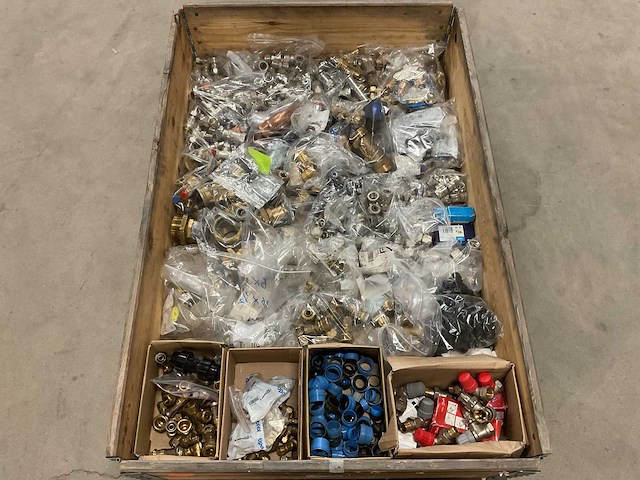 Partij installatiemateriaal - afbeelding 1 van  11