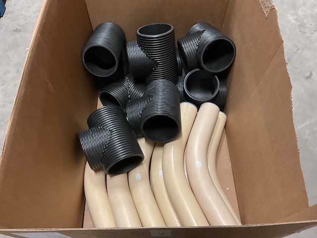 Partij installatiemateriaal - afbeelding 1 van  4