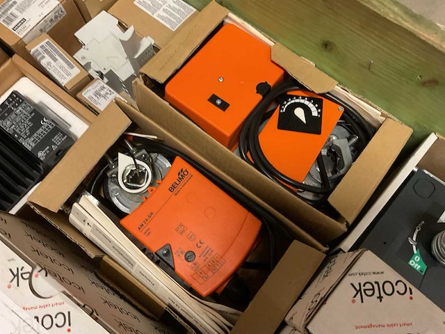 Partij installatiemateriaal - afbeelding 13 van  13