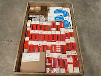 Partij installatiemateriaal - afbeelding 1 van  9