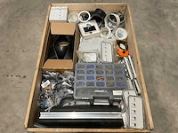 Partij installatiemateriaal - afbeelding 1 van  9