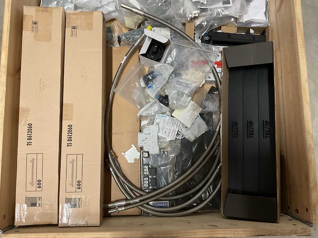 Partij installatiemateriaal - afbeelding 2 van  8