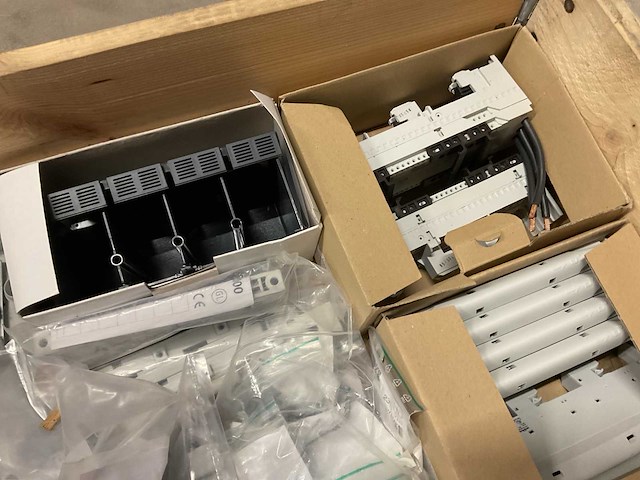 Partij installatiemateriaal - afbeelding 8 van  8