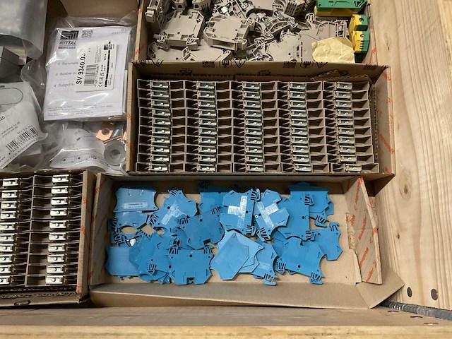 Partij installatiemateriaal - afbeelding 9 van  9