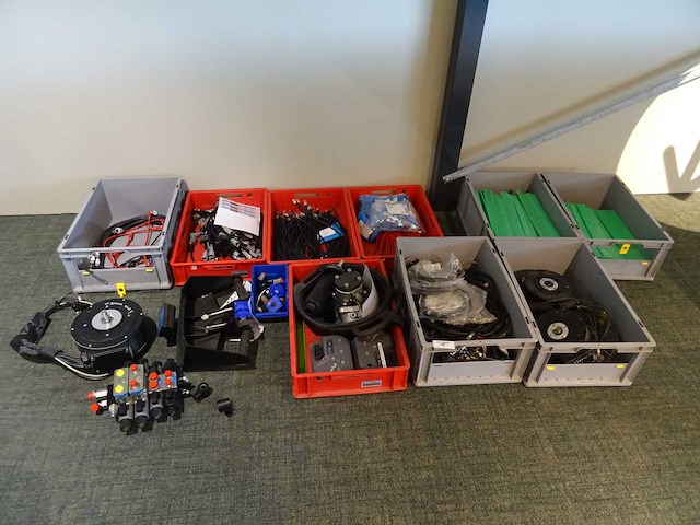 Partij installatiemateriaal - afbeelding 1 van  7