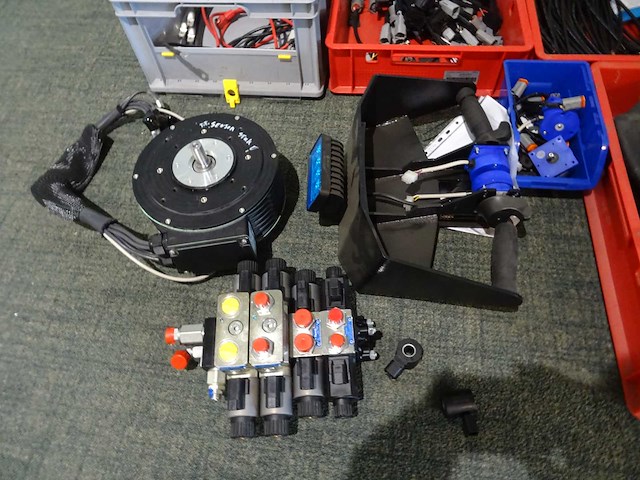 Partij installatiemateriaal - afbeelding 2 van  7