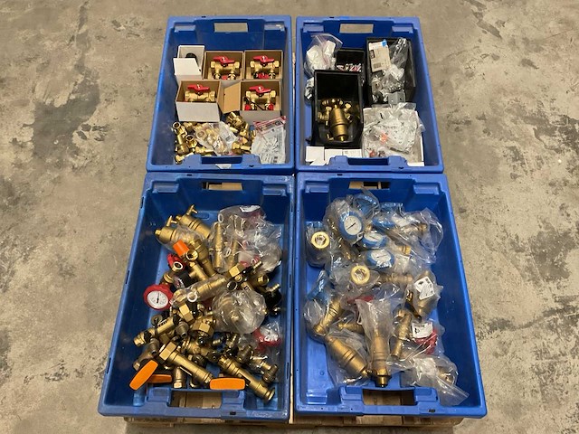 Partij installatiemateriaal - afbeelding 1 van  5