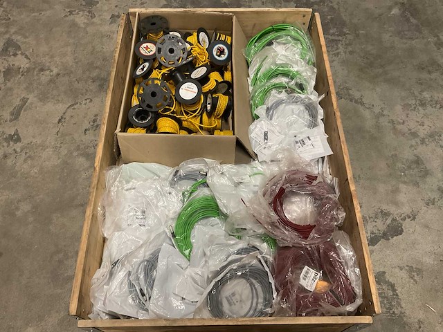 Partij installatiemateriaal - afbeelding 1 van  3