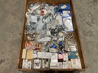 Partij installatiemateriaal - afbeelding 1 van  3